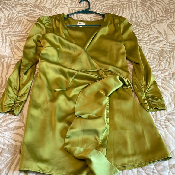 Revolve Song of Style Dala mini dress moss green size small wrap style - Picture 7 of 9